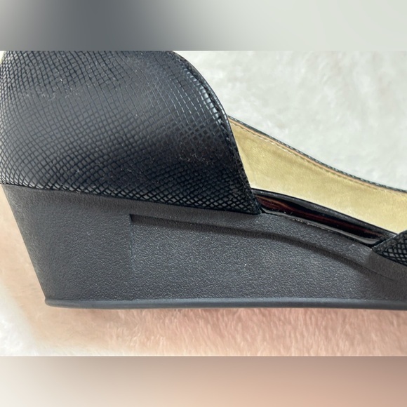 Bandolino Classic Black Glossy and Textured Wedge Heel Pumps - Picture 5 of 10